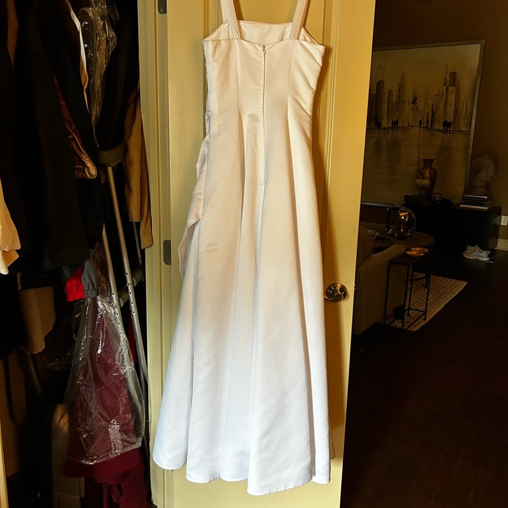 Wedding dress - Picture 2 of 4